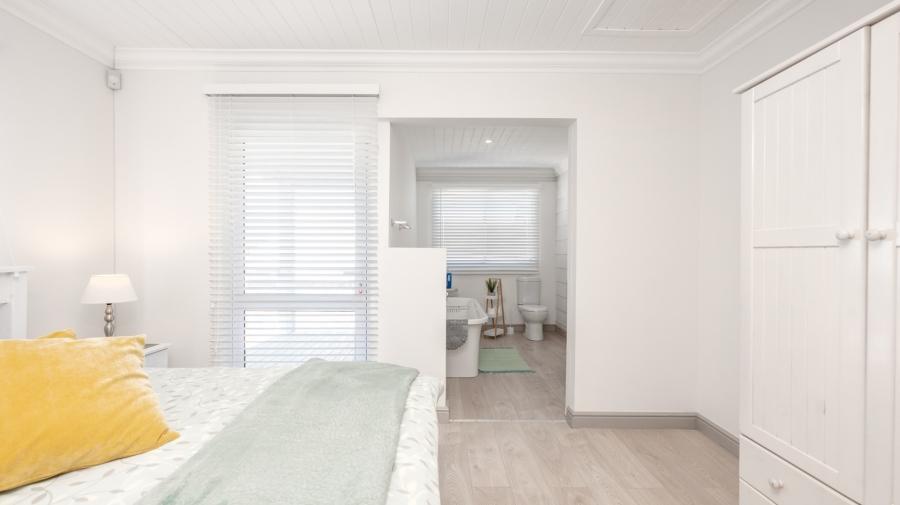 4 Bedroom Property for Sale in Struisbaai Western Cape